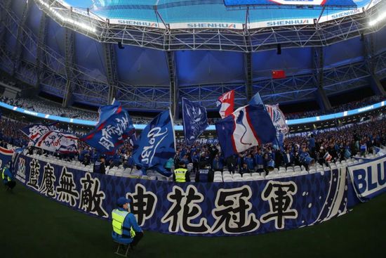近日，电影《普罗旺斯惊魂记》手绘分镜头手稿流出，黑白简笔线条勾勒出在静谧美好背后 《夜惊魂》惊悚剧照曝光 唐一菲古村裸浴遭毁容 2011-03-29 由“七夜”、“荒村”系列制作团队倾力打造，“话题女星”唐一菲、“新生代小生”林申等领衔主演的“清明档”唯一恐怖惊悚电影《夜惊魂》，将于4月2日起全国公映。