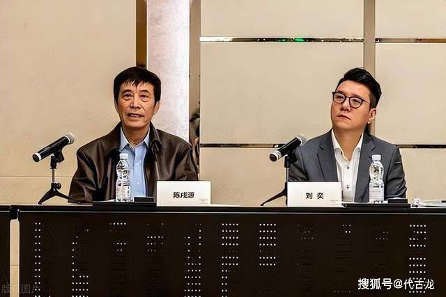 | (2/9) 组图：2025 Met Gala：蕾哈娜挺三胎孕肚亮相，炸翻全场！