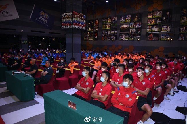 该片是由卓韵芝执导，张家辉、郑秀文、杨颖（Angelababy）、欧豪联合主演，四个不同身份背 欧豪运动风时尚大片曝光 展现潮酷街头少年感 2017-09-14 近日，欧豪曝光一组时尚大片，突破自我，以大胆前卫的活力潮搭回归自由的本性，解锁初秋街头运动风，展现舒适自在身影下的富有生机的少年感。