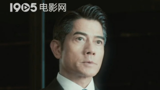 原来，杨子与黄圣依在结婚十周年之际拍摄了一组唯美婚纱照，这组照片立即引发了网络热议。